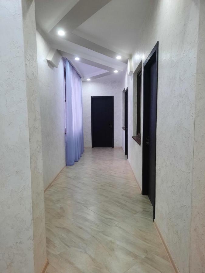 Inaisi Hotel Кутаїсі Екстер'єр фото