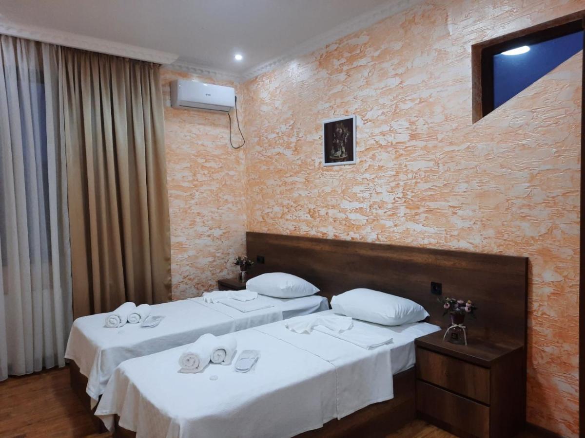 Inaisi Hotel Кутаїсі Екстер'єр фото