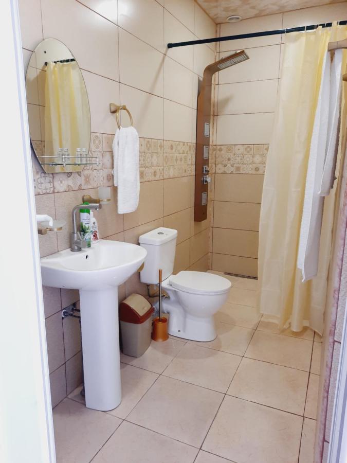 Inaisi Hotel Кутаїсі Екстер'єр фото