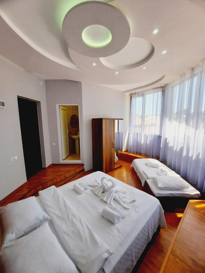 Inaisi Hotel Кутаїсі Екстер'єр фото