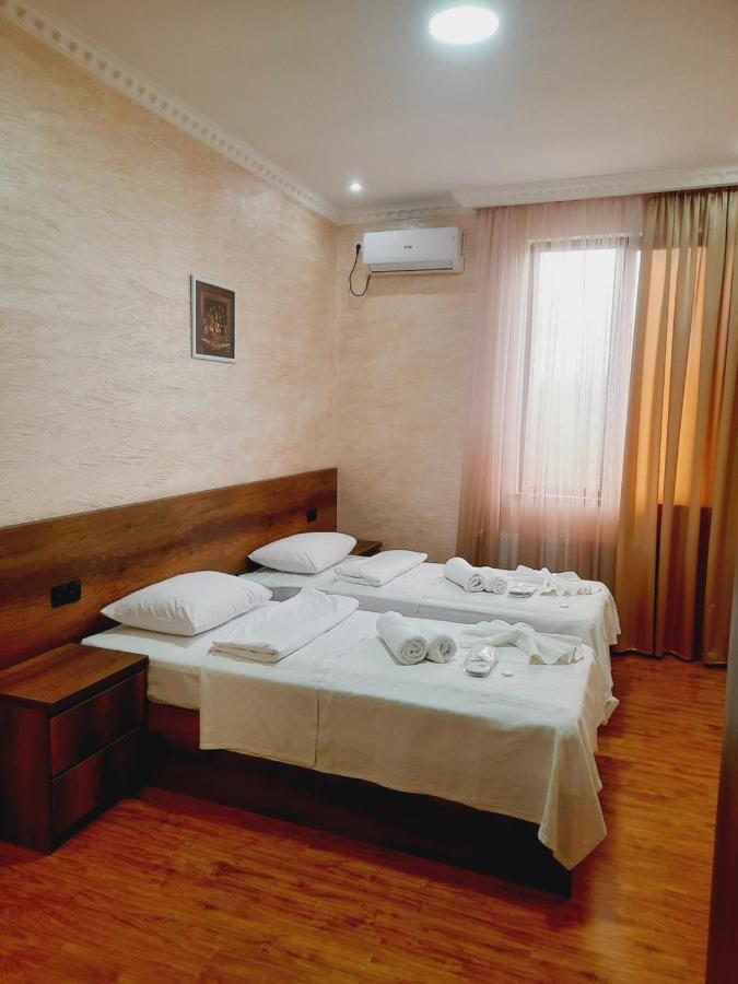 Inaisi Hotel Кутаїсі Екстер'єр фото