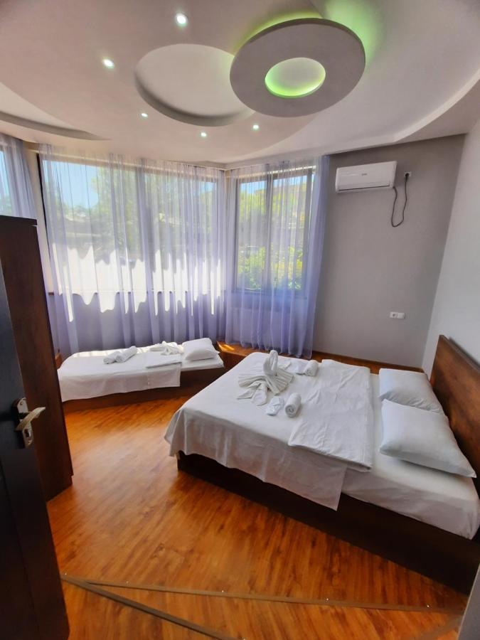 Inaisi Hotel Кутаїсі Екстер'єр фото