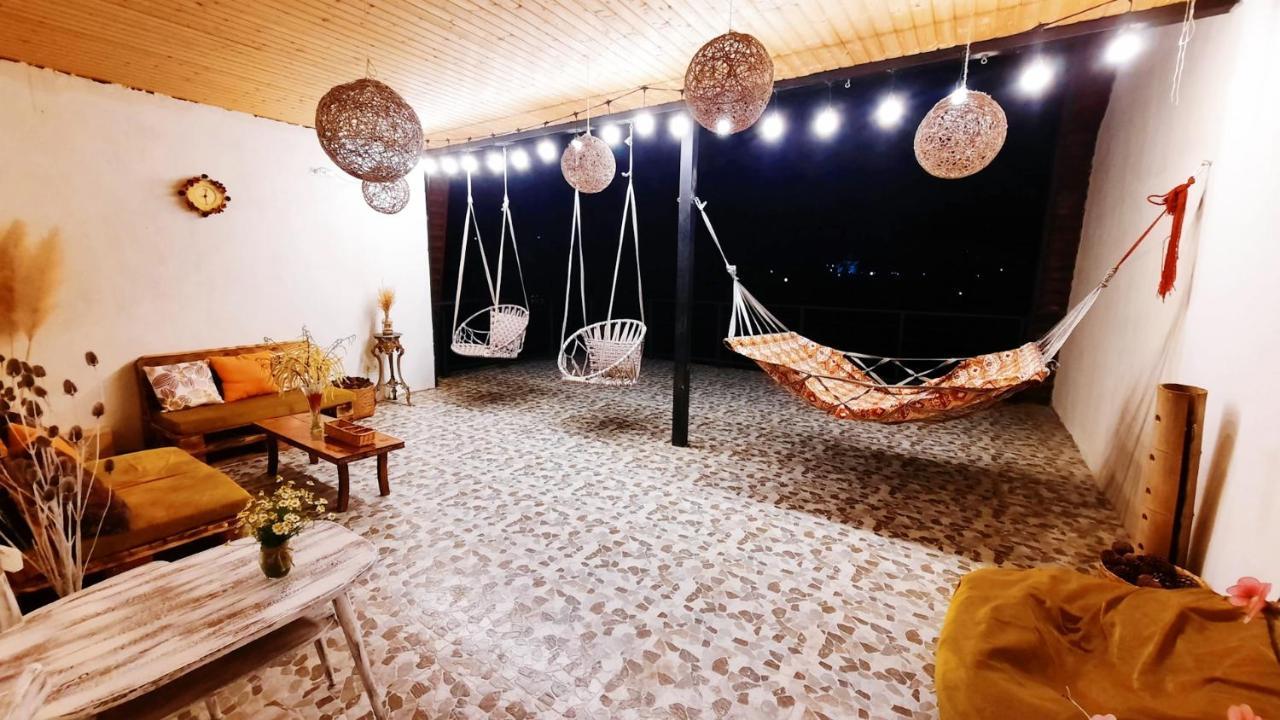 Inaisi Hotel Кутаїсі Екстер'єр фото