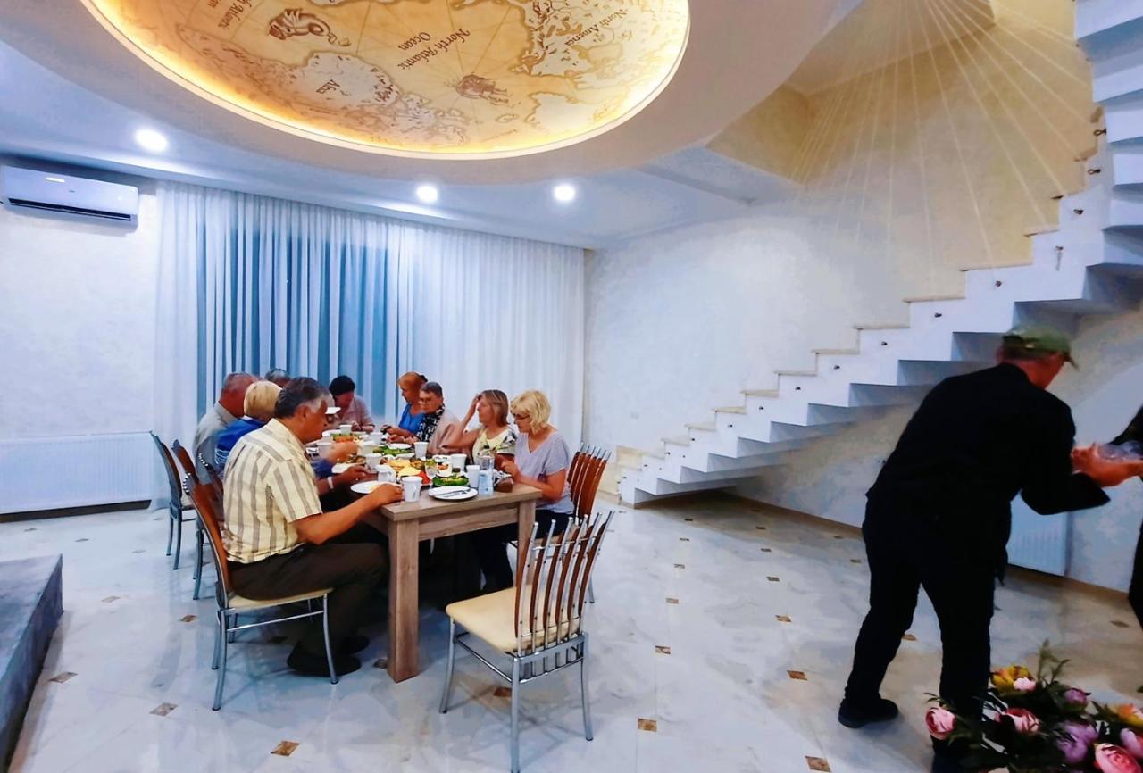 Inaisi Hotel Кутаїсі Екстер'єр фото