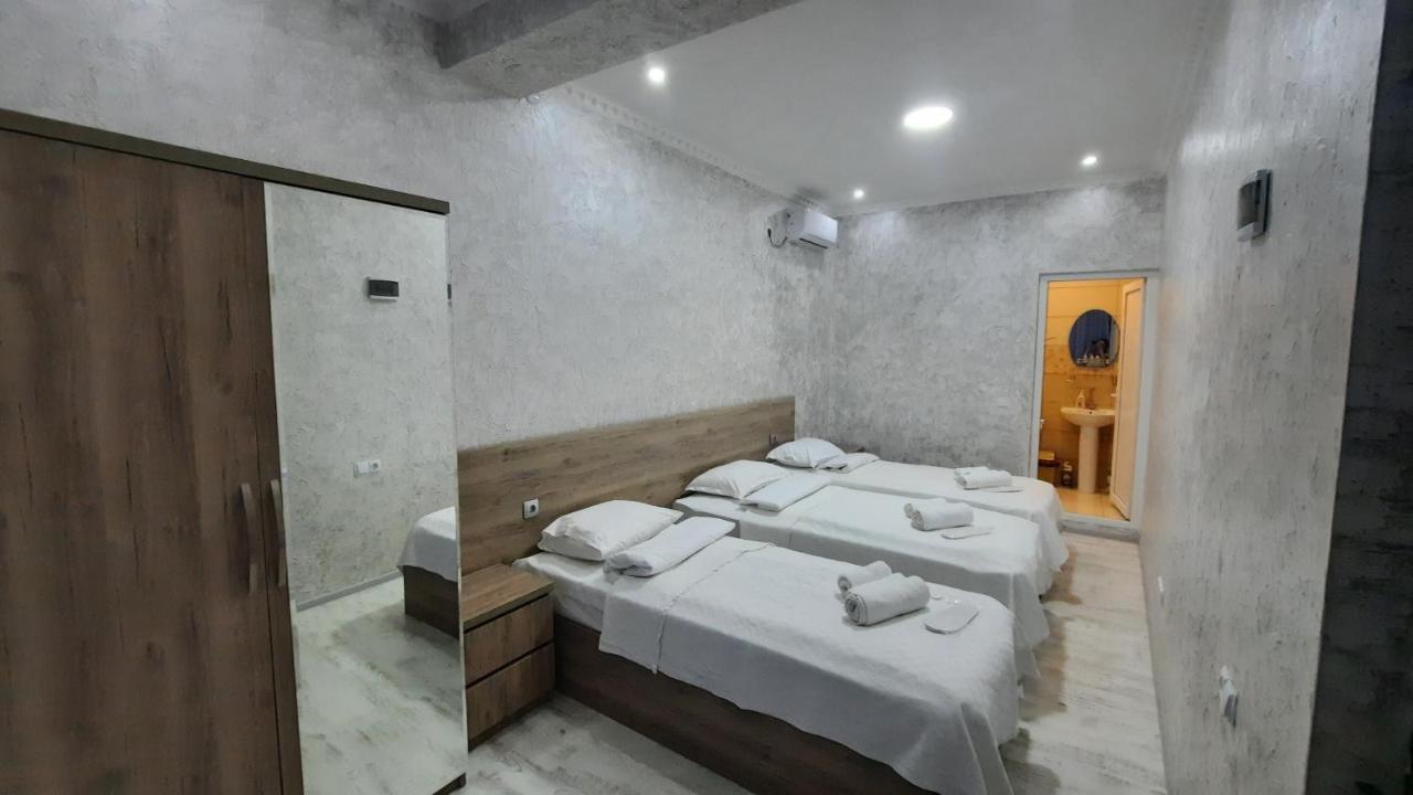 Inaisi Hotel Кутаїсі Екстер'єр фото