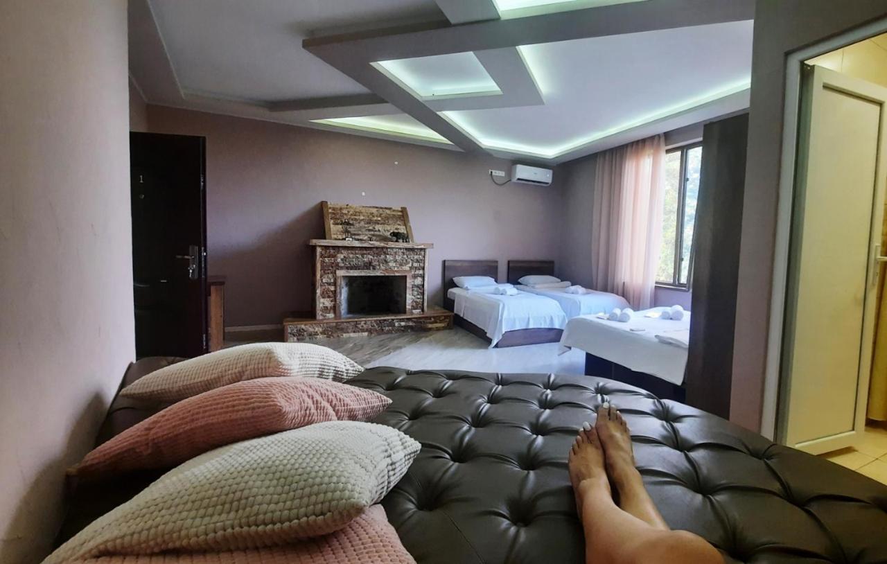 Inaisi Hotel Кутаїсі Екстер'єр фото