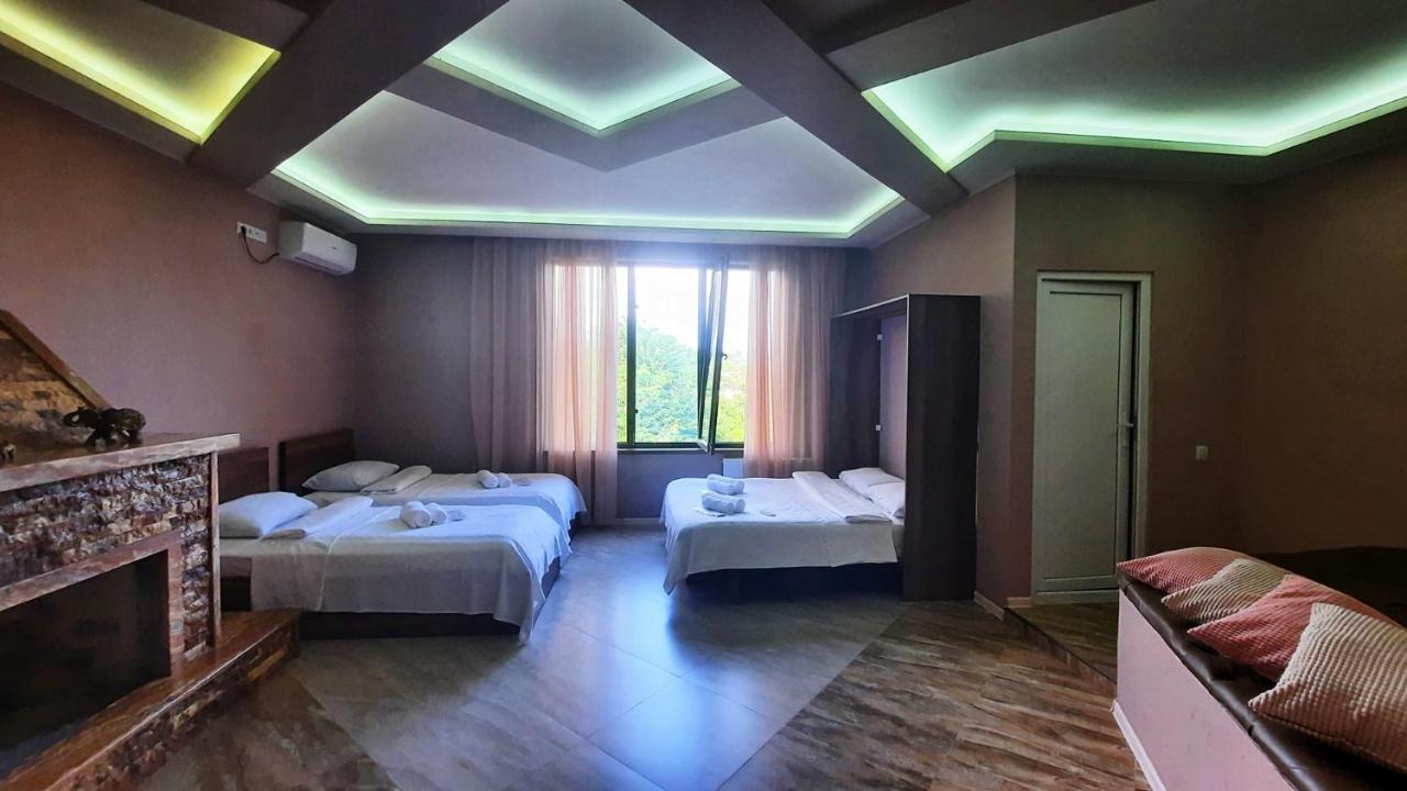 Inaisi Hotel Кутаїсі Екстер'єр фото