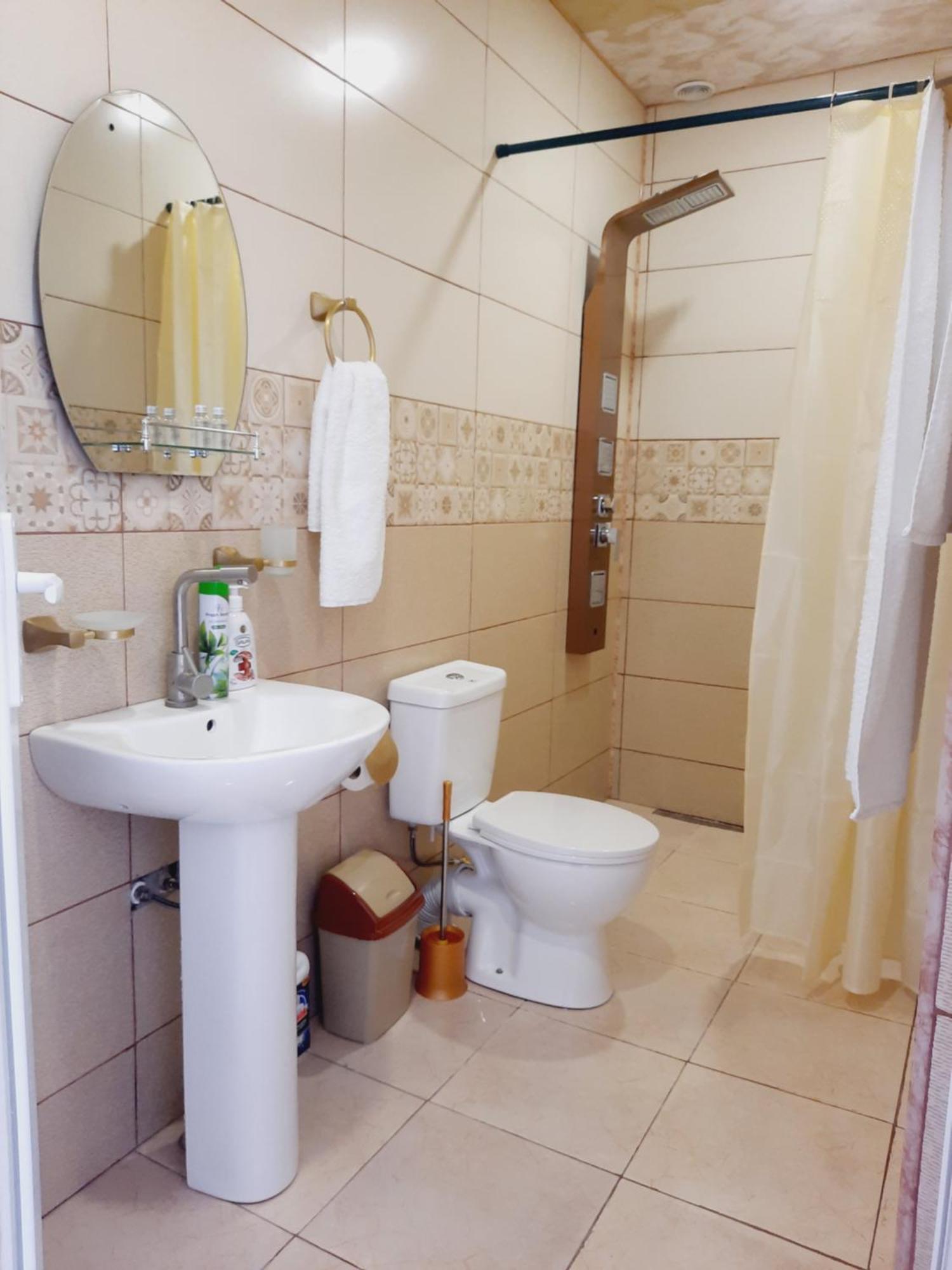 Inaisi Hotel Кутаїсі Екстер'єр фото